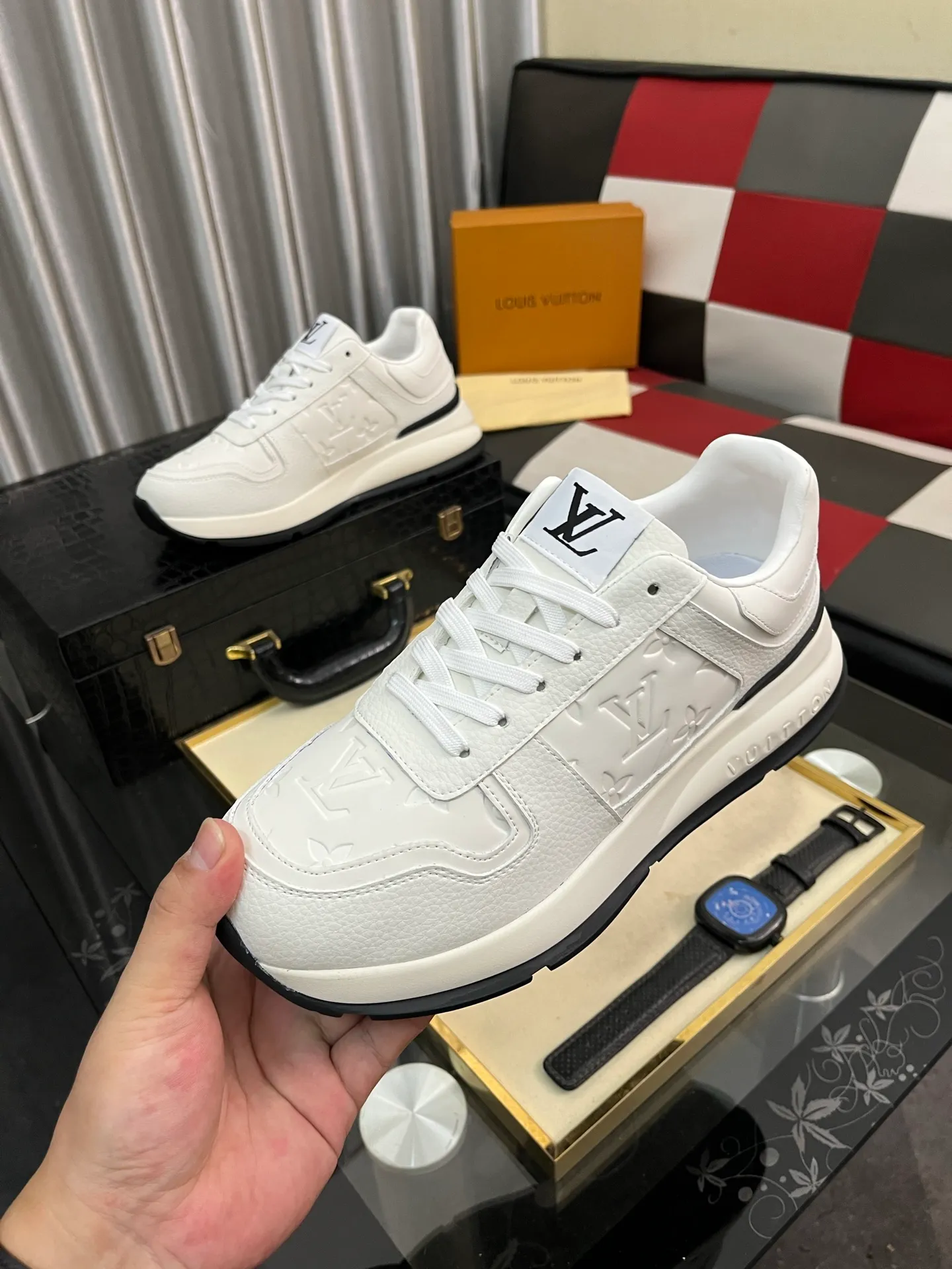 Men's shoes💰438⌚️⌚️《Louis vuitton/LV Louis Vuitton》original quality.~ Unique modern style sneakers. 🏃A must-have casual shoe for trendy men😍😍 Original brand imported from Italy, imported original leather, cowhide lining (refuses to discolor and grind feet) Sole: Original sole provided by the original factory, French lazy style design ⚠️Fit to the feet Original quality code number: 38-443️⃣Colors available